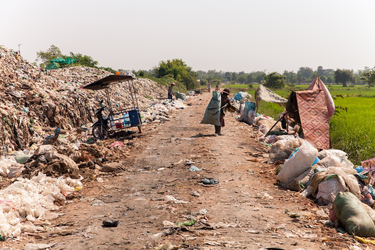 Cambodia Ek Phnom Landfill Dumb Battambang Siem Reap Phnom Penh Plastic Rubbish Waste