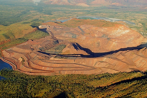Nowhere & Everywhere Adam Cross Conservation Research Fellow Australia 60,000 mines restoration failure